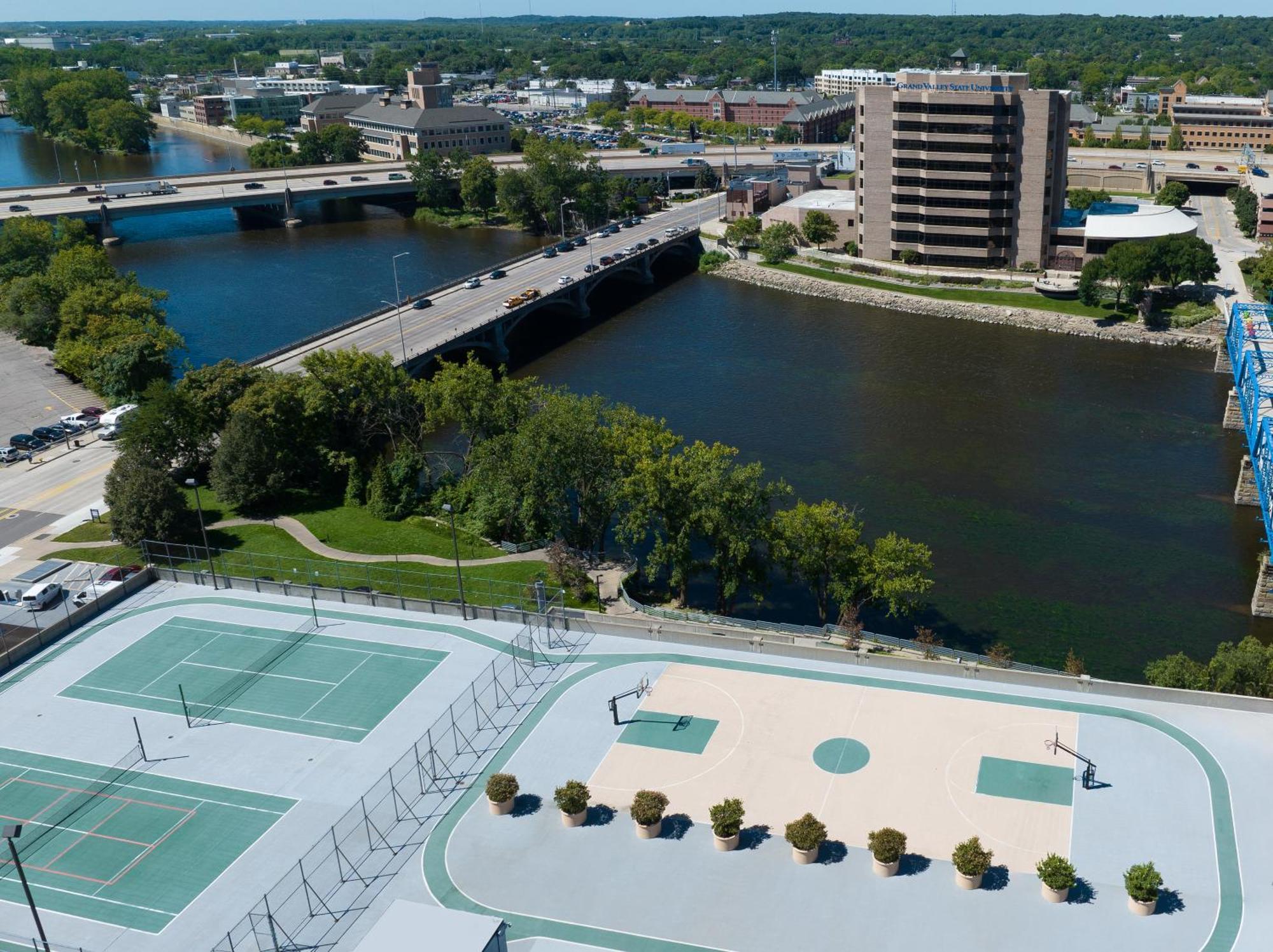 Готель Courtyard Grand Rapids Downtown Екстер'єр фото