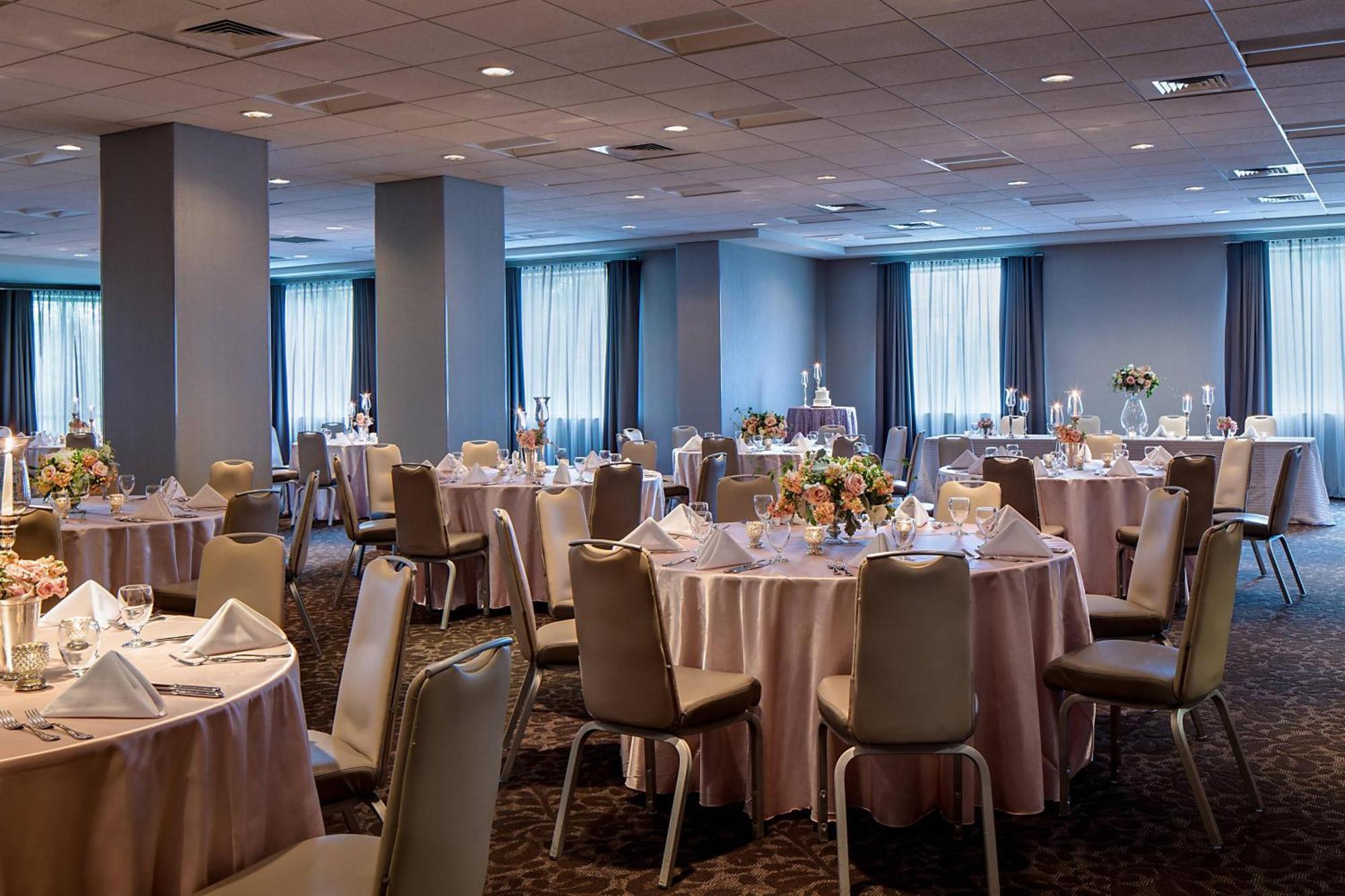 Готель Courtyard Grand Rapids Downtown Екстер'єр фото