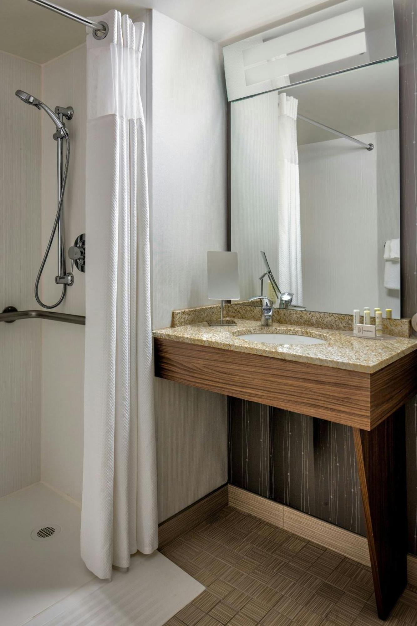 Готель Courtyard Grand Rapids Downtown Екстер'єр фото