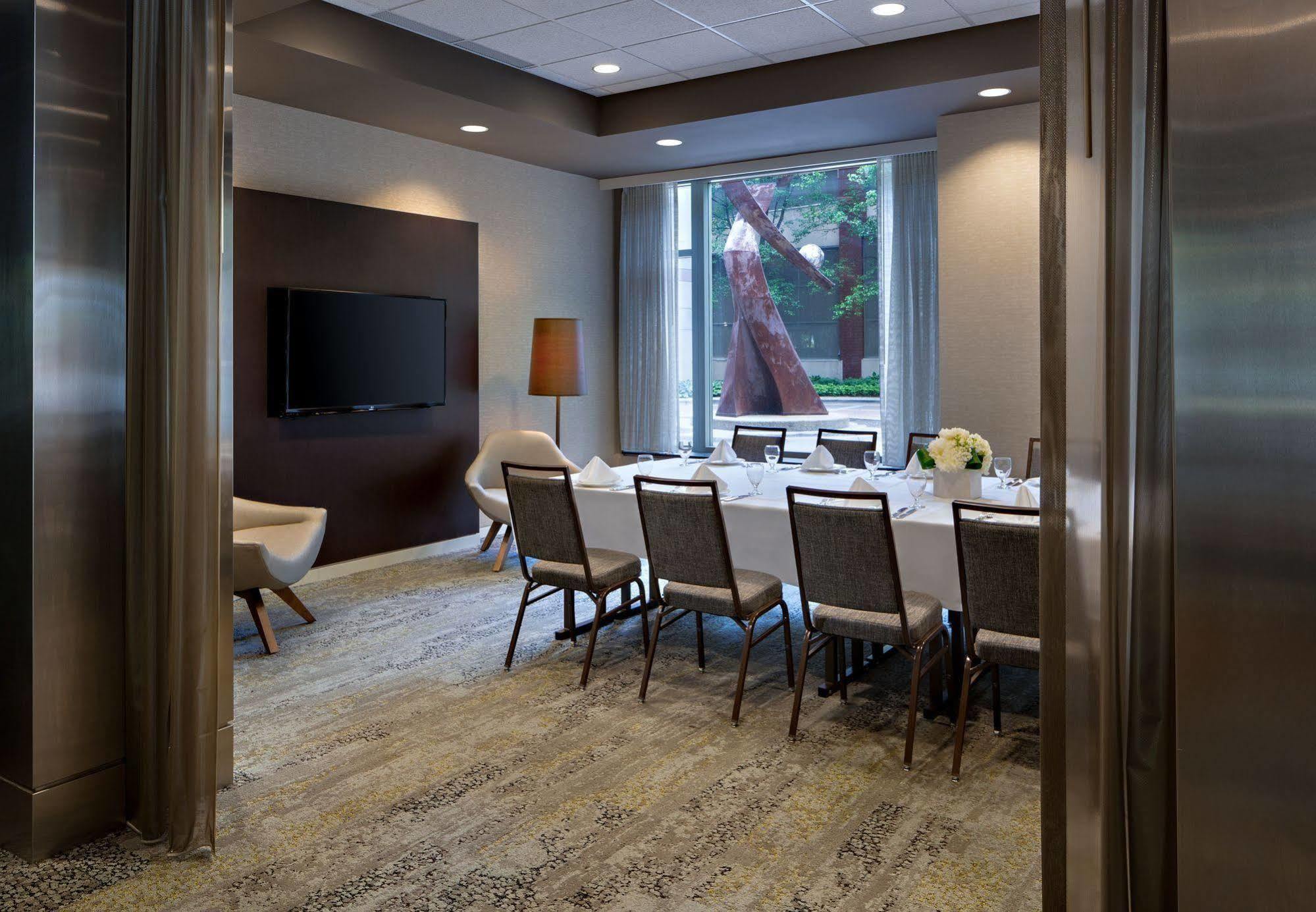 Готель Courtyard Grand Rapids Downtown Екстер'єр фото